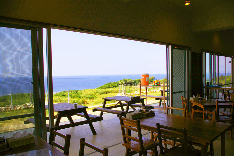 絶景 カフェなど見どころ満載 沖縄で人気のドライブスポット 古宇利島 を極めよう リッカドッカ沖縄ナビ