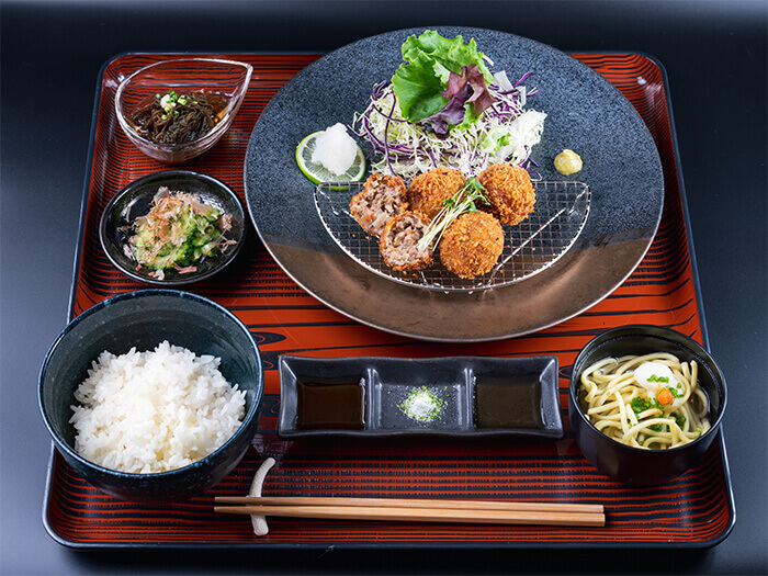 「石垣牛のメンチカツ御膳」