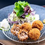 コロコロしてかわいいカツは、美味しさもぎっしり!