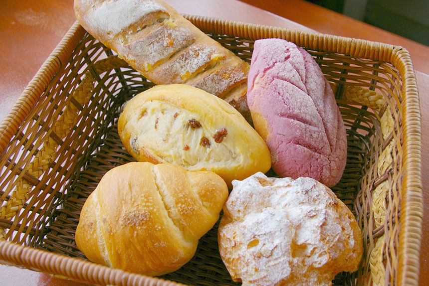 一番の人気商品は、パインとクルミのパン。県産のドライパインの酸味と甘味、くるみの香ばしさのバランスがとても良い。
