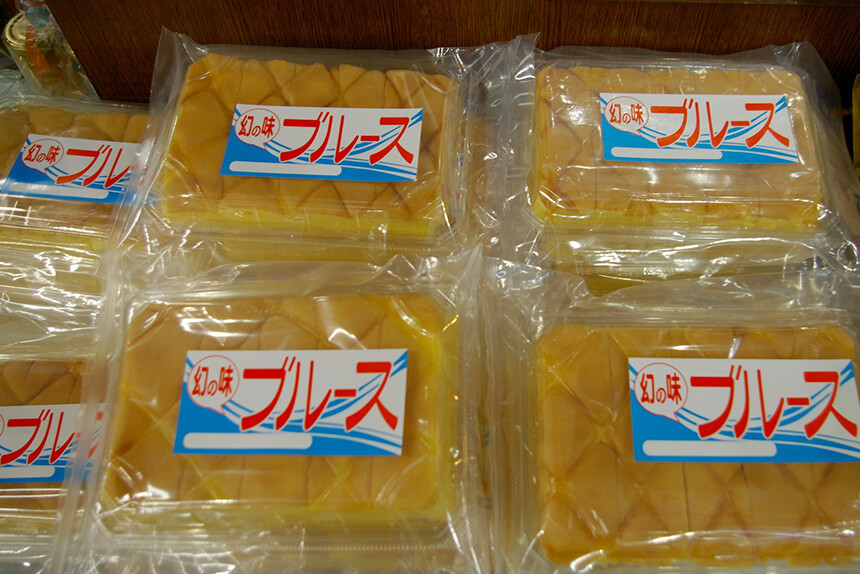 「幻の味」といわれ、沖縄県民でもなかなか見つけることができないお菓子「ブルース」