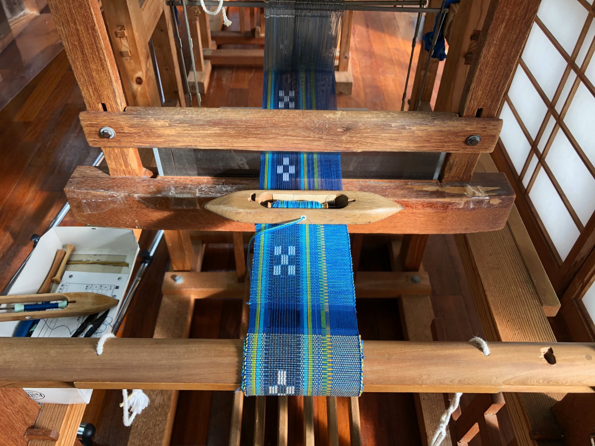 あざみ屋みんさー工芸館_機織りの様子