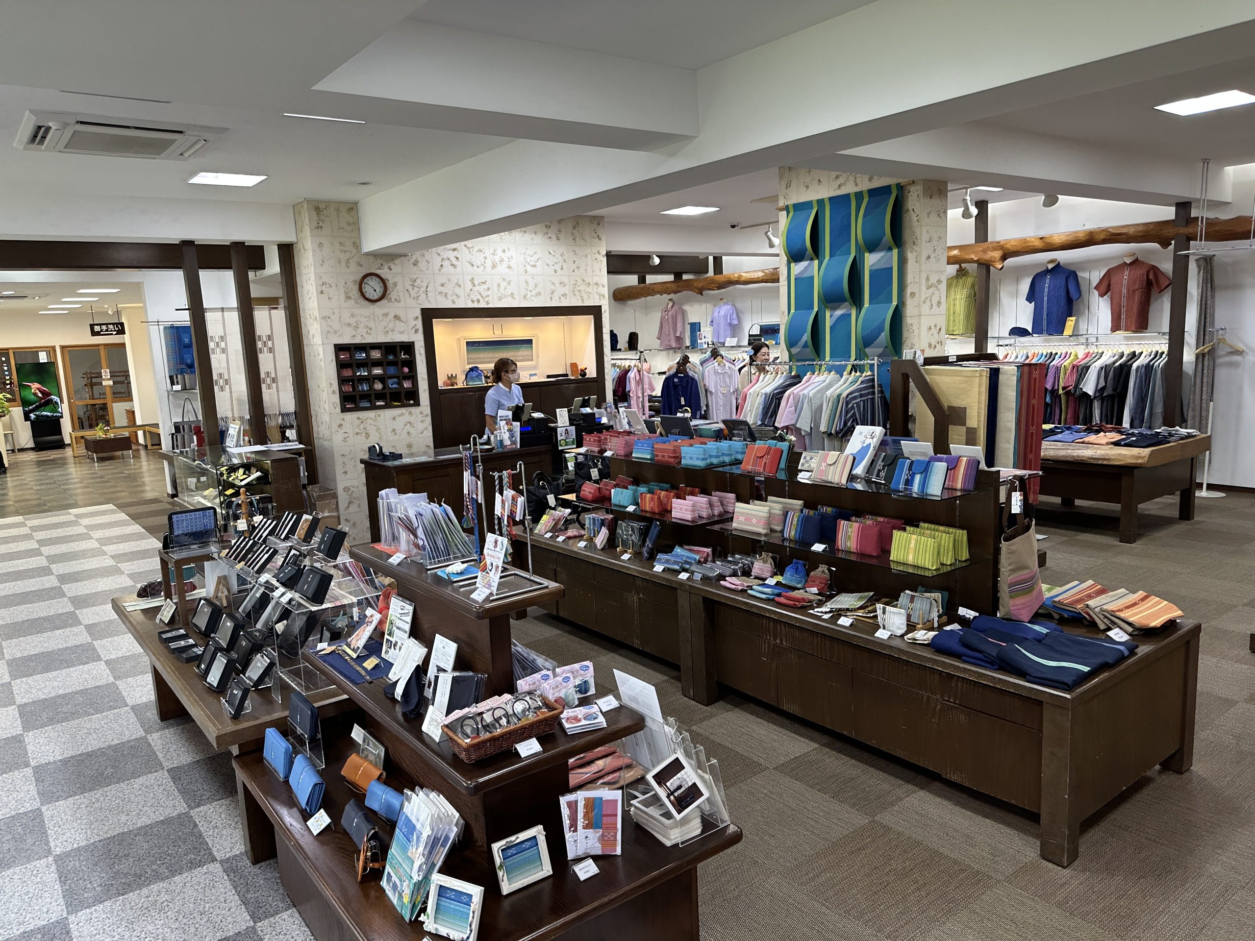 あざみ屋　お土産販売店の様子