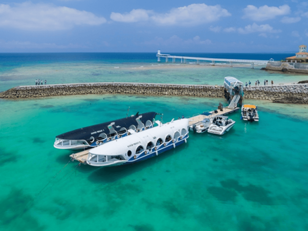 ブセナ海中公園_グラスボートと展望塔