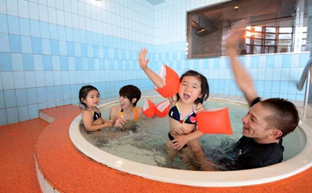 ロワジールホテル　那覇_屋内プール②