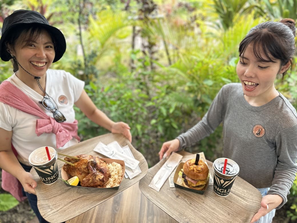ジャングリア沖縄_ワイルドバンケット_食事風景