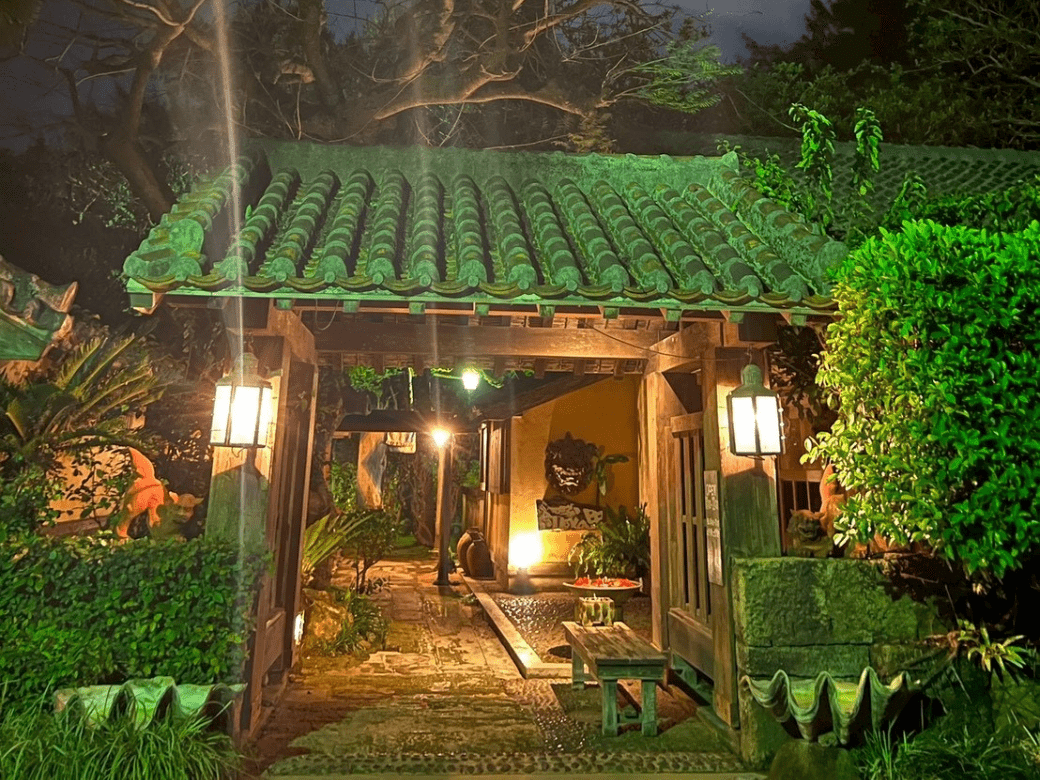 舟蔵の里_夜の門構え